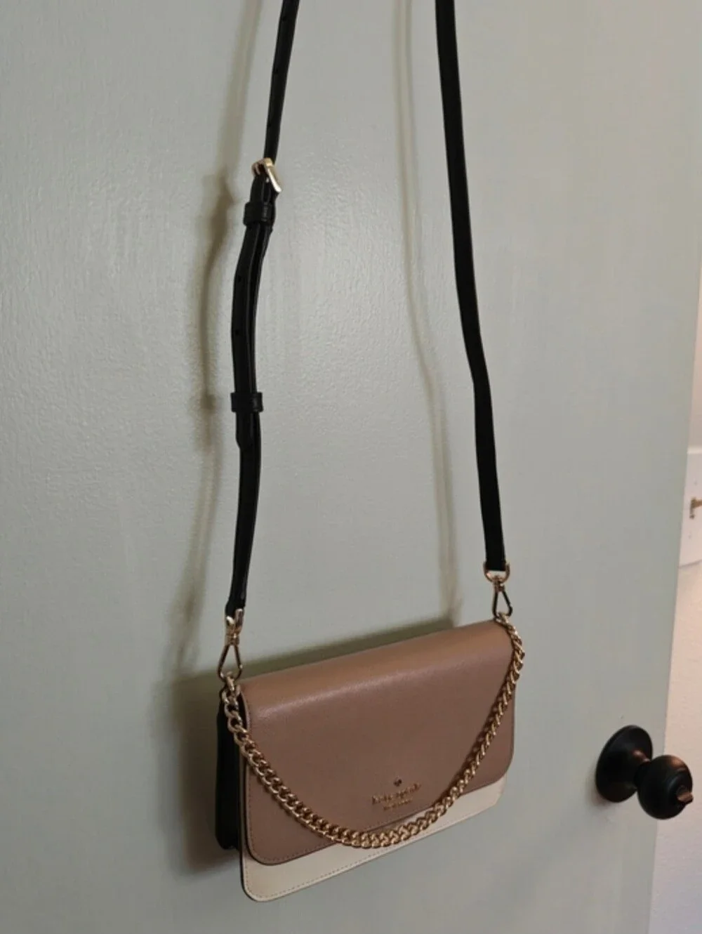 Kate spade Two-Tone Taupe & Cream Chain Crossbody Bag GUC